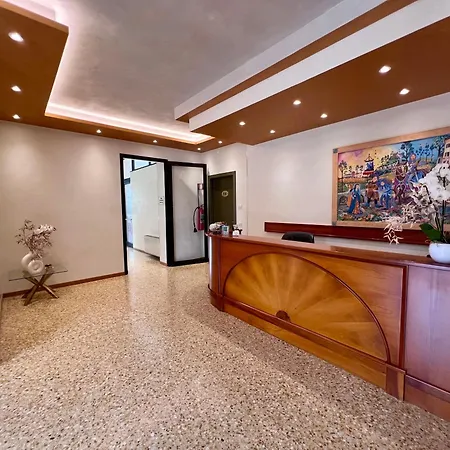 卡洛卡瑞雷斯酒店 3*