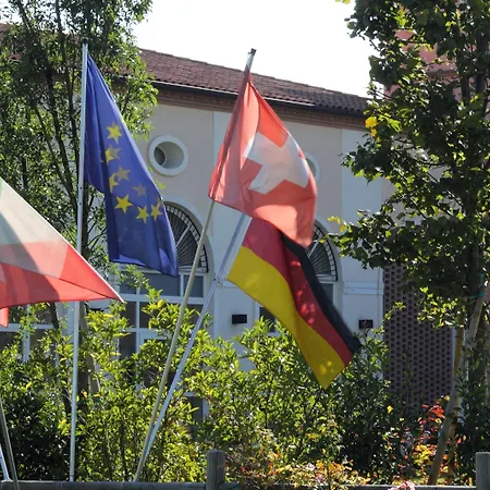 卡洛卡瑞雷斯酒店 酒店 蒙瑟里奇