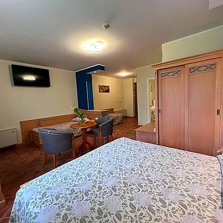 Ca Rocca Relais מונסליצ'ה